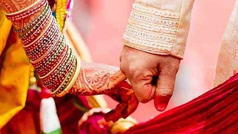 Couple gets married in front of Periyar statue in Karur