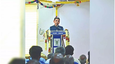 Governor Ravi addressing banana farmers at NRC, Tiruchy, on Saturday