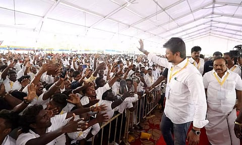 Minister and DMK youth wing secretary Udhayanidhi Stalin getting a rousing welcome at Thittakudi meeting in Cuddalore on Tuesday