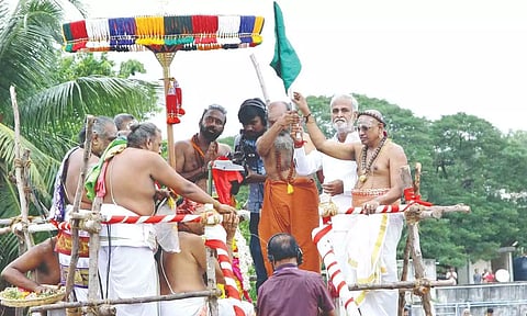 Priests and dignitaries along with HR&amp;CE Minister
PK Sekarbabu during the consecration at Arulmigu Kasi
Vishwanathar Temple in West Mambalam on Sunday