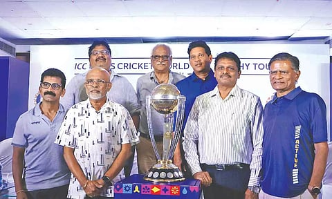 (L-R Bottom row) R N Baba, Hon’ Assistant Secretary, Adam Sait, VP, TNCA, TJ Srinivasraj, Hon’ Treasurer, Shivakumar, Joint Secretary (L-R Top row) R I Palani, Hon’ Secretary, Kasi Viswanathan,CEO CSK, P Ashok Sigamani, President TNCA