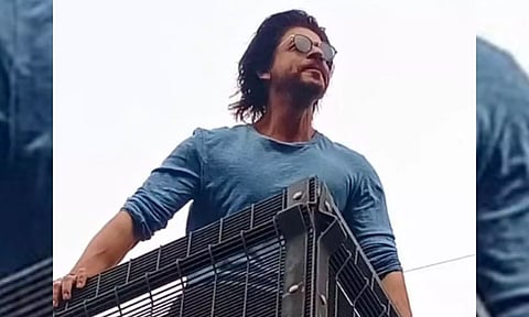 Shah Rukh Khan outside Mannat (Image: ANI)
