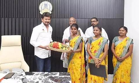 TN Youth Welfare &amp; Sports Minister Udhayanidhi Stalin gifted a smartphone along with a cash prize of Rs 25,000 to each of the three newly appointed women archakars (priests) on Monday.
