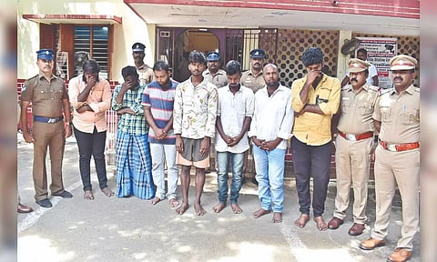 Erode police with the arrested kidnappers