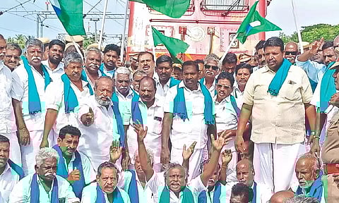 Farmers led by PR Pandian blocking train at Tiruvarur
