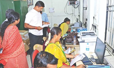 Vellore Collector Kumaravel Pandian inspecting the KMUT help desk at the Collectorate