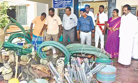 Tiruchy Mayor Mu Anbalagan inspecting equipment readied to face Northeast monsoon, on Wednesday