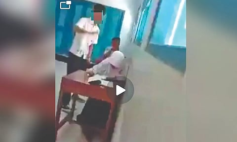 Screen grab of viral video

https://www.dtnext.in/news/truthexposed/detect-jihadi-did-not-stop-youth-from-waving-saffron-flag-737510