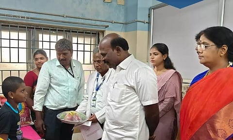 Health minister Ma Subramanian visited 13 patients admitted to the Ponneri Government Hospital (X: @Subramanian_ma)