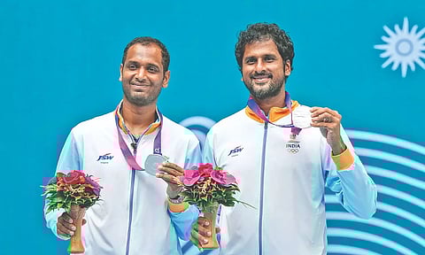Ramkumar Ramanathan and Saketh Myneni pose with their silver medals&nbsp;