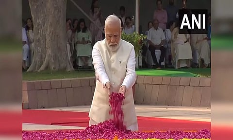 Prime Minister Narendra Modi pays tribute to Lal Bahadur Shastri at Vijay Ghat, Delhi. (ANI)