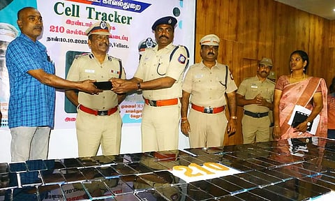Vellore Police return phones to public