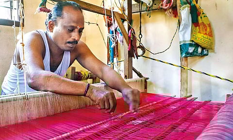 Mohanakrishnan (Making Sarees)