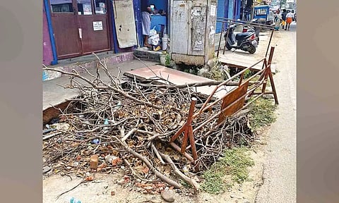 The pit covered with waste by residents