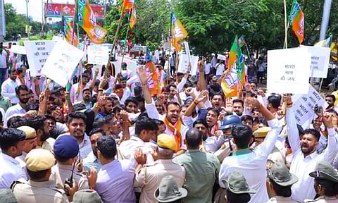 BJP supporters protesting