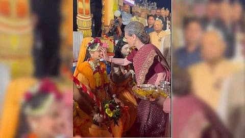 Sonia Gandhi participated in the Vijay Dashmi celebrations at Red Fort (Photo/IANS)