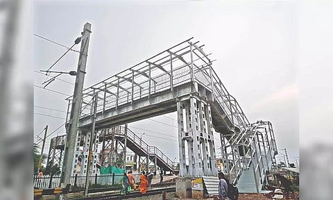 &nbsp;Foot over bridge in Putlur railway station