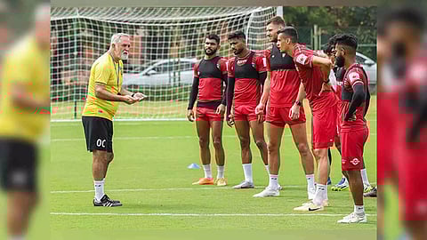 Chennaiyin FC head coach Owen Coyle interacts with players during training session (Image: Chennaiyin FC)