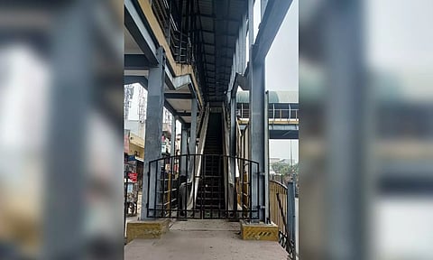 Escalator located at the foot over Bridge
