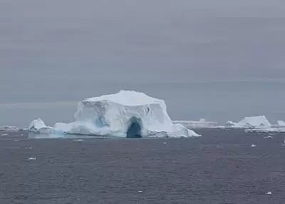 'New AI model can map giant icebergs 10,000 times faster than humans'
