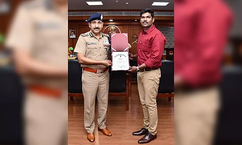 M Karthik Azhagan, SI, Single Digit Finger Print Bureau with City Police Commissioner, Sandeep Rai Rathore