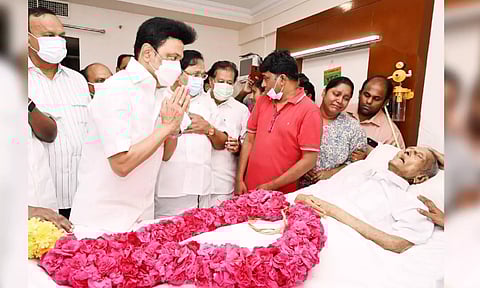 TN CM M K Stalin paid floral tributes to veteran freedom fighter and Communist Party of India (Marxist) leader N Sankaraiah. (X/@CMOTamilNadu)
