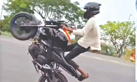 Gokul performing dangerous stunts on the National Highway near Chengalpattu