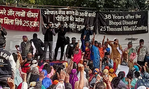 Survivors of Bhopal gas tragedy raise slogans during a demonstration (PTI)