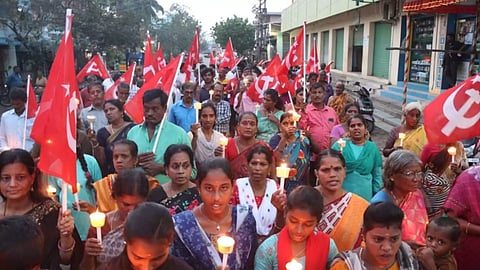 &nbsp;Residents of Western part of Tiruvottiyur take out a candlelight march to Tangedco section office&nbsp;