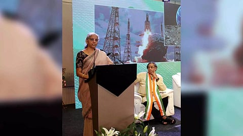 Finance Minister Nirmala Sitharaman and Shashi Tharoor (Photo/PTI)