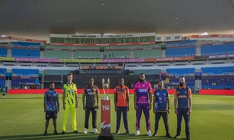 Abu Dhabi T10 captains pose with trophy (Photo: Abu Dhabi T10)