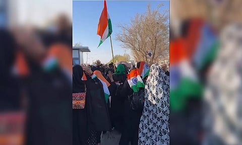 Did Palestinians wave Tricolour to avoid getting shot?