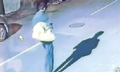 ‘Lone wolf’ casually walks away with booty, cops launch inter-state search