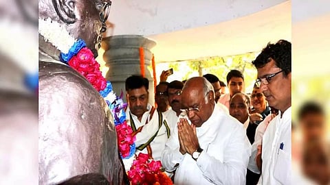 Congress president Mallikarjun Kharge pays obeisance to BR Ambedkar on October 28, 2022 (Photo/ Mallikarjun Kharge 'X' account)
