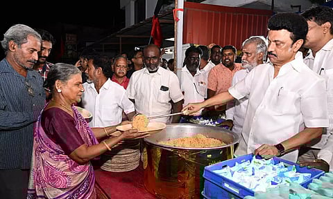 CM Stalin distributes food in Selvi Nagar, Kolathur