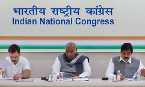 Congress leaders meet (Image: IANS)