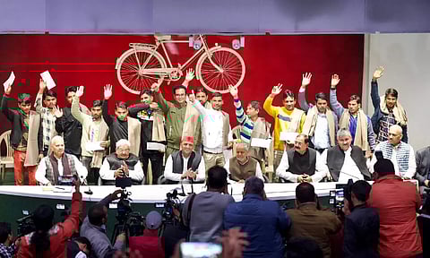 Akhilesh Yadav honoured the rat miners team that saved 41 people trapped inside the tunnel at Uttarkashi. (X/@yadavakhilesh)