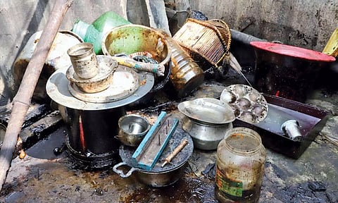 Ward 4 residents are living a nightmare as the oil is stuck on walls, floors and every household item they use (Photo: Manivasagan N)