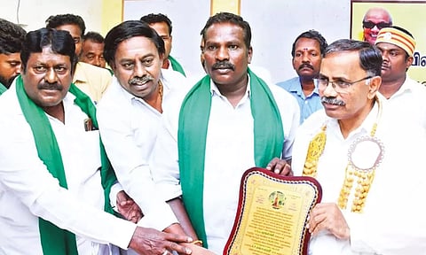 Farmers felicitate Collector AP Mahabharathi in Mayiladuthurai