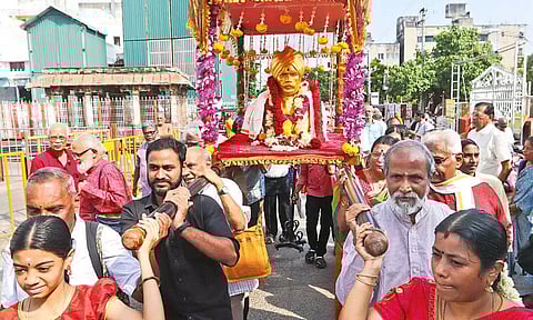 ‘Jathi Pallakku’ goes on a procession in Triplicane to mark the legendary poet’s birth anniversary on Monday.