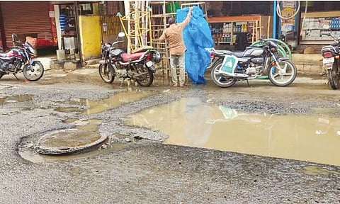 Sewage water overflows in Vivekananda Road in Kolathur