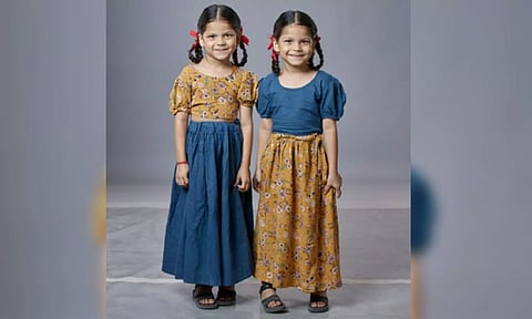 The twin sisters Alina and Aline Jaiswal