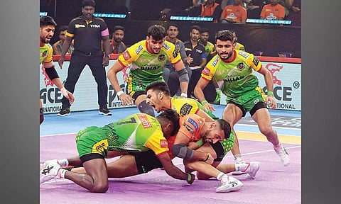 Action during U Mumba and Patna Pirates on the first day of the Pune-leg of PKL 10