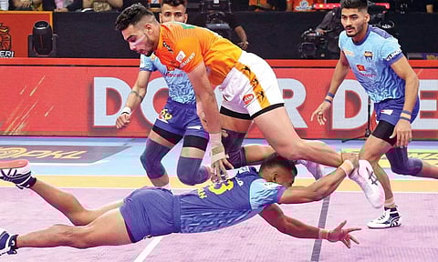 Players in action during Puneri Paltan versus Bengal Warriors match