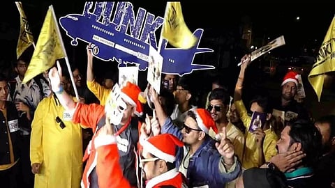 SRK fans (Image: ANI)