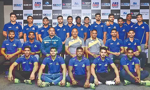 Tamil Thalaivas team with support staff in Chennai on Thursday.