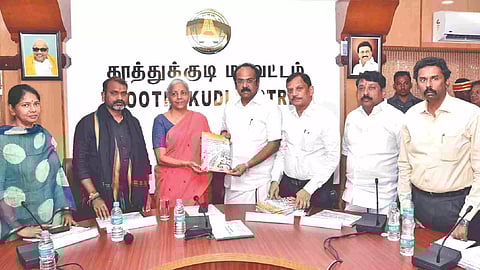 Minister Thangam Thennarasu handing over the memorandum to Union Minister Nirmala Sitharaman in Thoothukudi