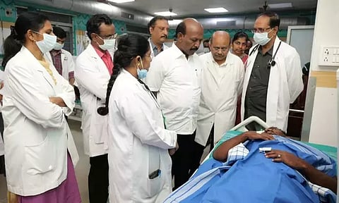 Health Minister Ma Subramanian inquiring about the health condition of patients admitted to Government Stanley hospital on Wednesday. (File)