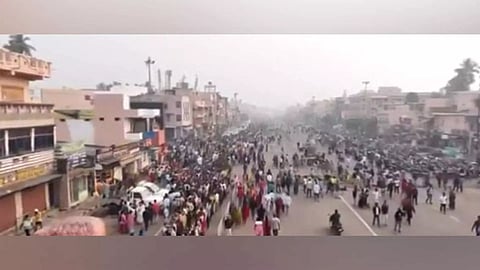 large number of devotees at Puri Jagannath temple (ANI)