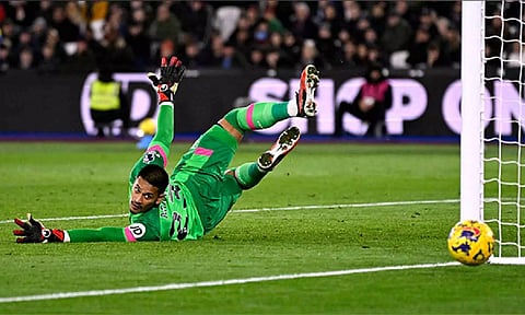 Brighton goalkeeper Alphonse Areola (X/Premier League)